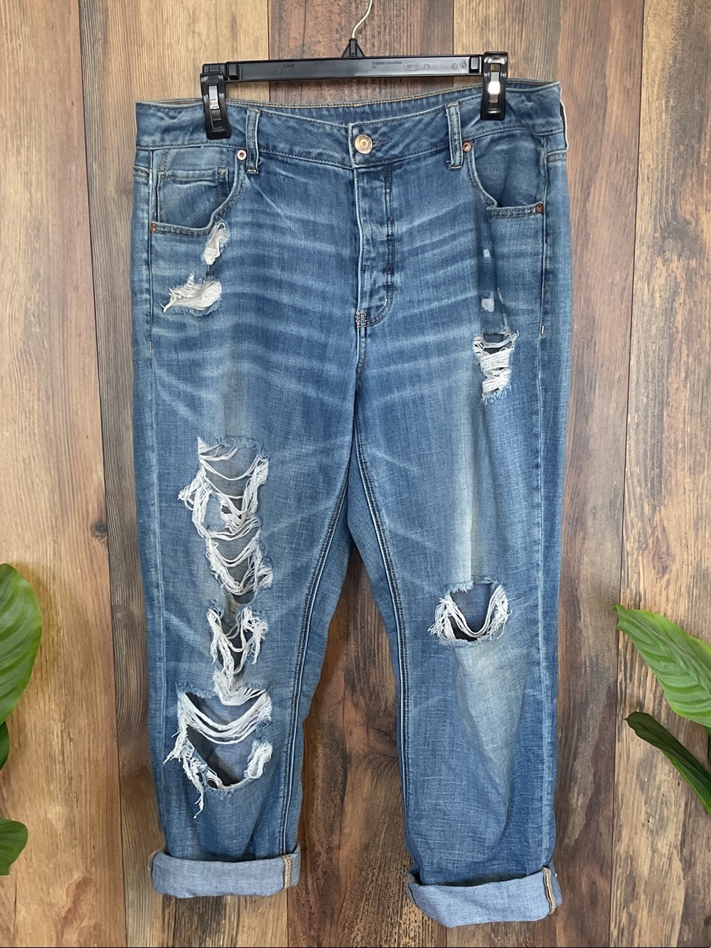 American Eagle Buttonfly Distressed Blue Cropped Tomgirl Jeans 16 930D
